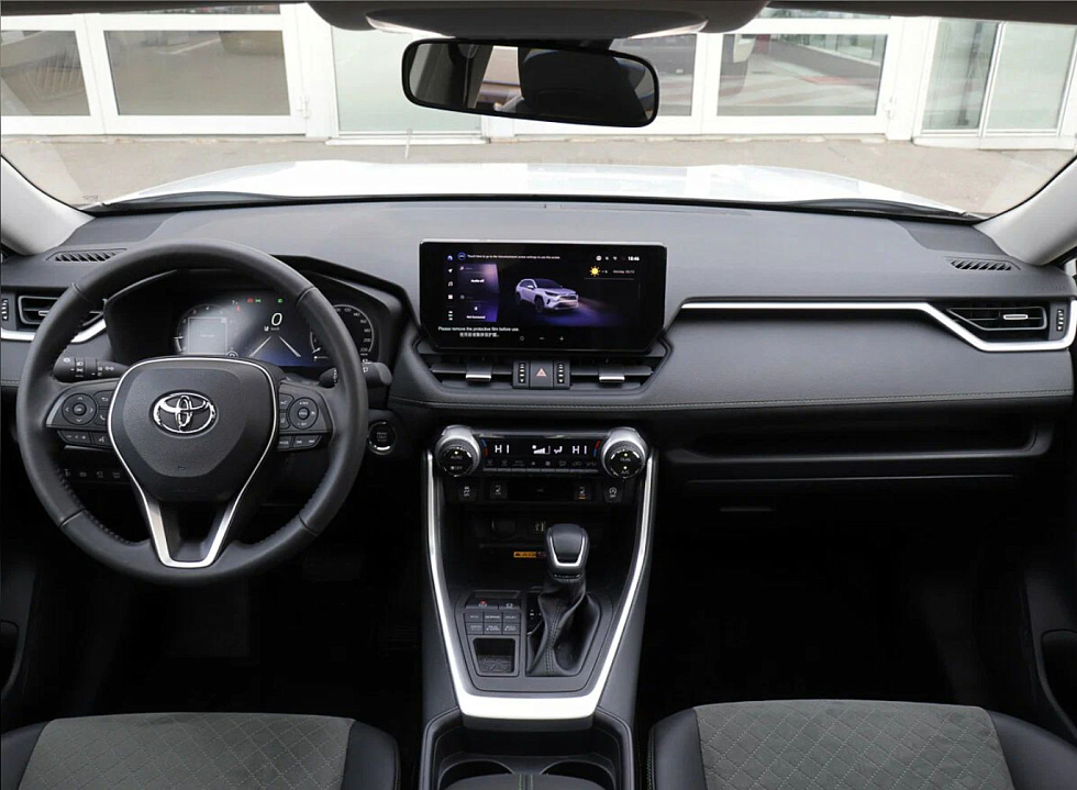 Toyota RAV4 Adventure, черный