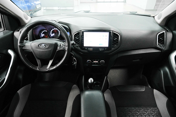 Lada (ВАЗ) XRAY Comfort, 2017 года, пробег 105000 км