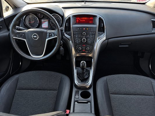 Opel Astra, 2011 года, пробег 156002 км
