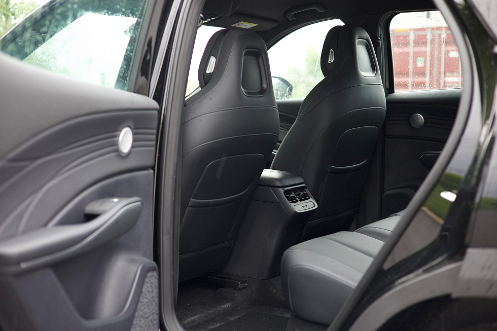 Geely EX5 EM-i Макс, серебряный