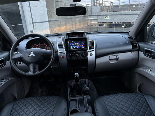 Mitsubishi Pajero Sport Intense, 2015 года, пробег 215000 км