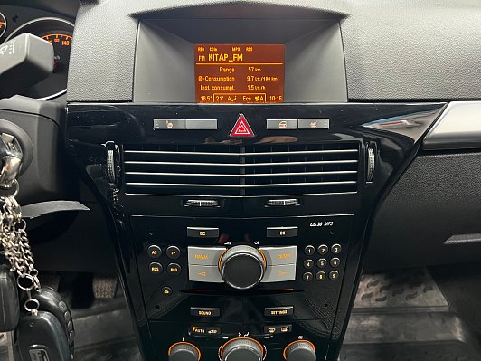 Opel Astra, 2011 года, пробег 135363 км