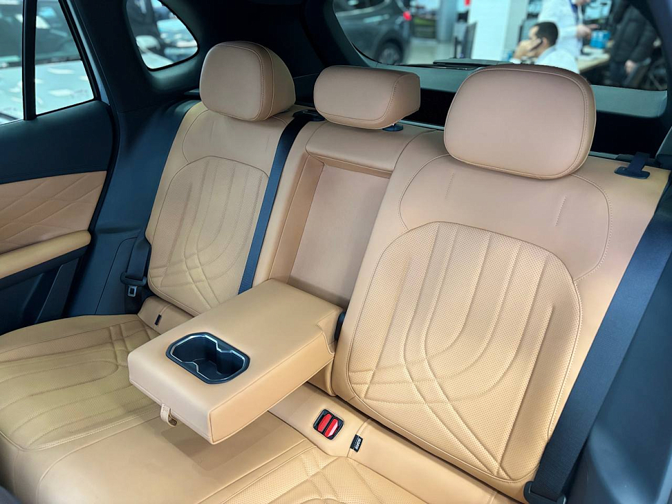 Geely EX5 Гибрид Макс EM-R, серебряный