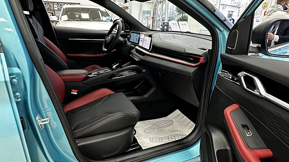 Geely Coolray Flagship, голубой