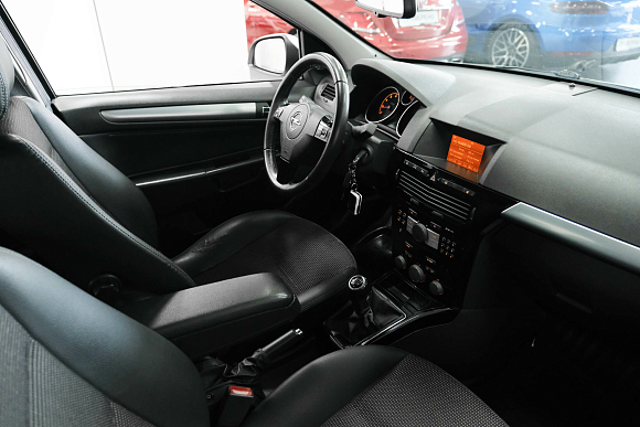 Opel Astra, 2013 года, пробег 127000 км