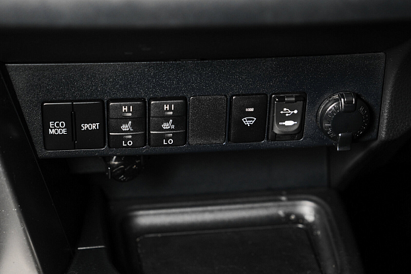 Toyota RAV4, 2015 года, пробег 122000 км