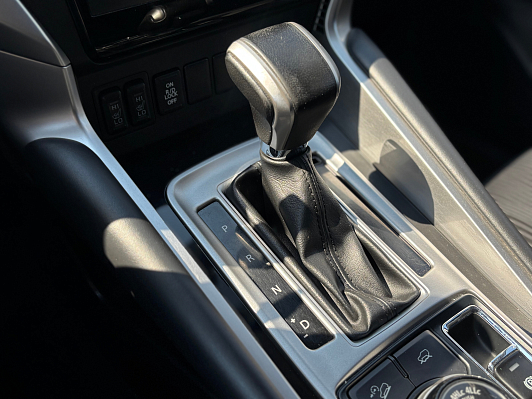Mitsubishi Pajero Sport Instyle, 2019 года, пробег 72000 км