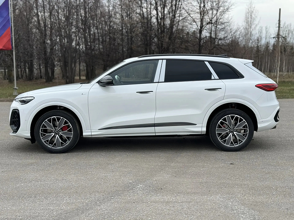 Audi Q5 40 TFSI quattro Luxury Dynamic, белый
