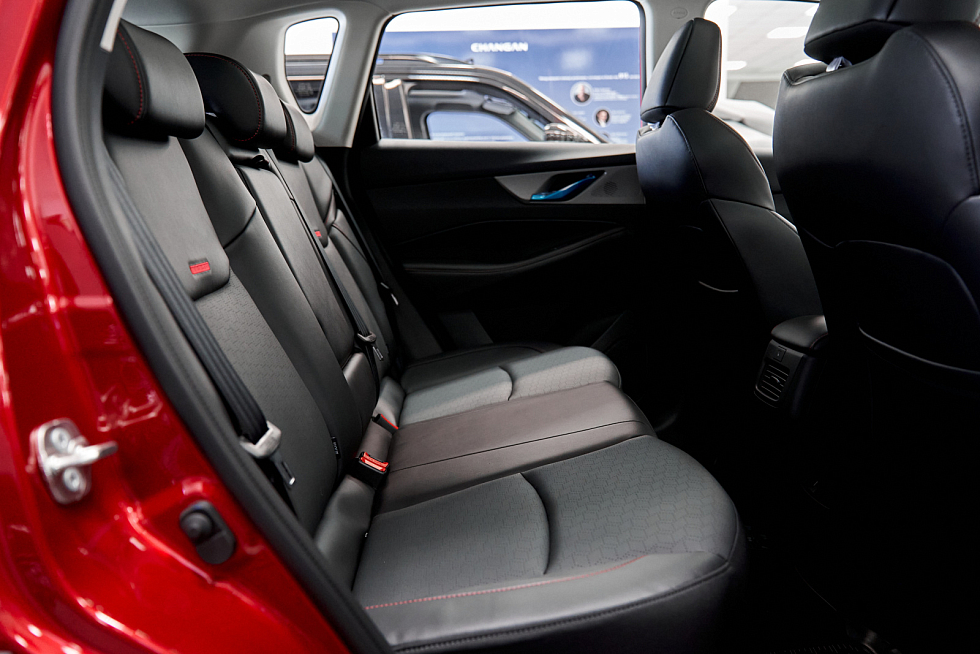 Changan CS35 Plus Техно, серебряный