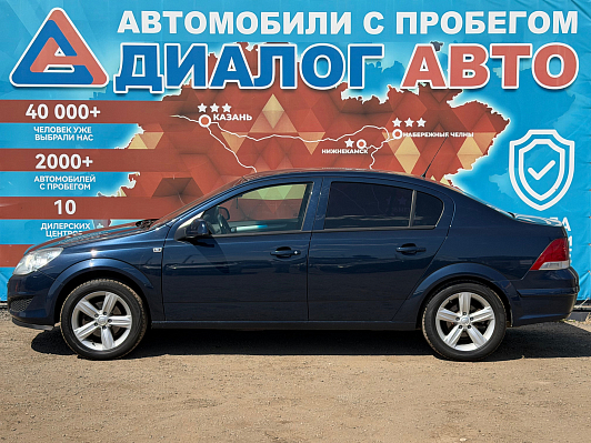 Opel Astra, 2011 года, пробег 275000 км