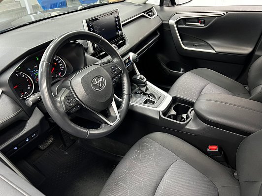 Toyota RAV4 Престиж, 2020 года, пробег 67330 км