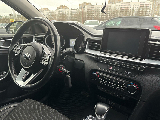 Kia Ceed Prestige, 2018 года, пробег 180268 км