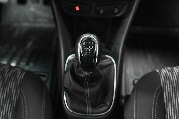 Opel Mokka Essentia, 2014 года, пробег 97000 км