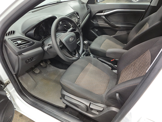 Lada (ВАЗ) Vesta Comfort Image (2018-2019), 2017 года, пробег 189610 км