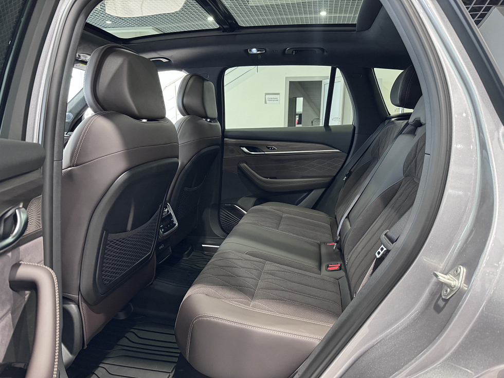 Geely Monjaro Флагман, серебряный