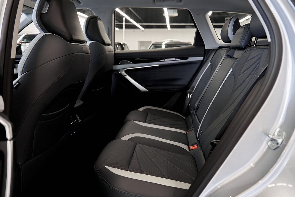 Geely Atlas Flagship Sport, серый