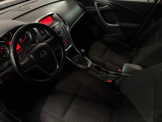 Opel Astra, 2013 года, пробег 222890 км