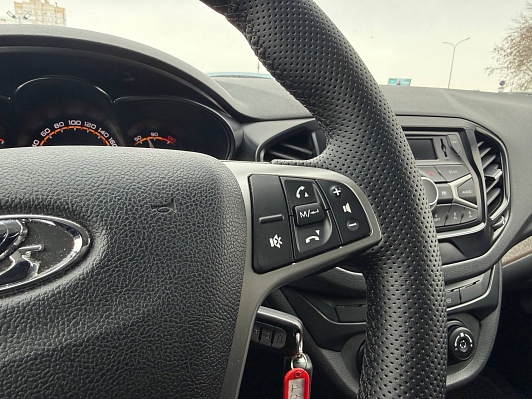 Lada (ВАЗ) Vesta Luxe Multimedia (2017-2019), 2019 года, пробег 92437 км