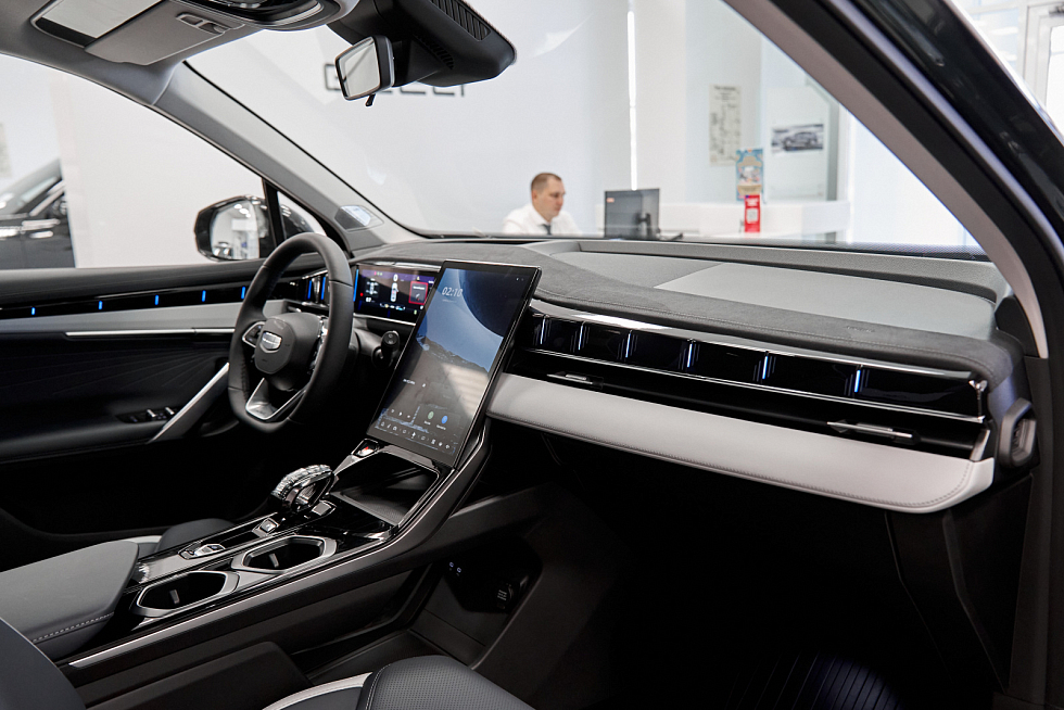 Geely Atlas Флагман, зеленый