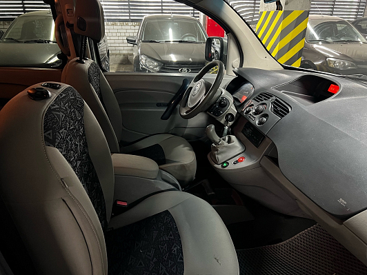 Renault Kangoo, 2010 года, пробег 357000 км