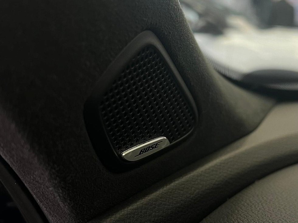 Geely Monjaro Флагман, черный