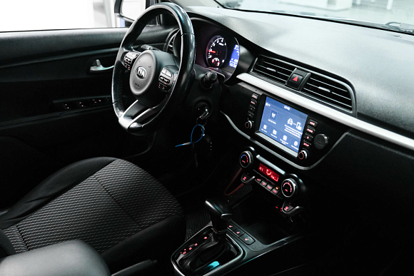 Kia Rio Luxe RED Line, 2018 года, пробег 154000 км
