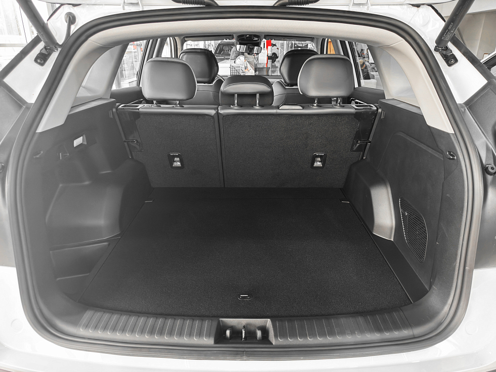 Geely Atlas Флагман, белый