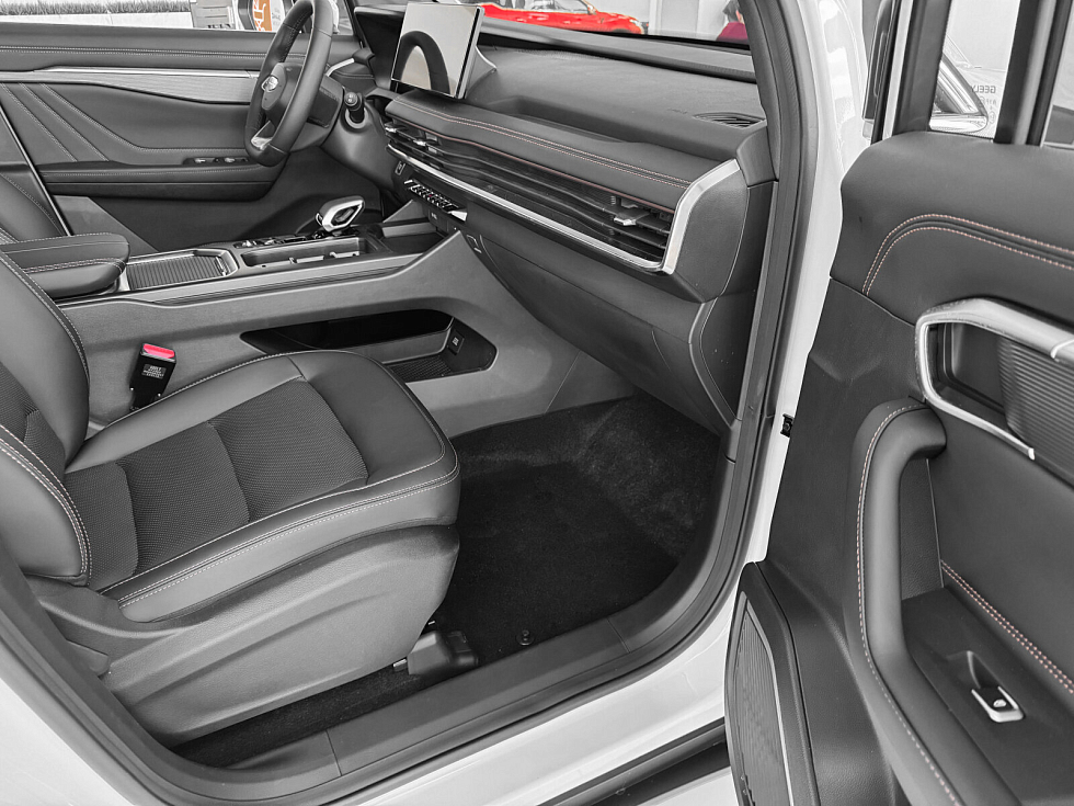 Geely Okavango Flagship (2023), белый