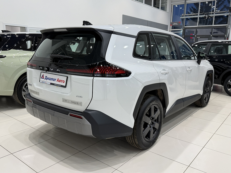 Toyota RAV4 Luxury, белый