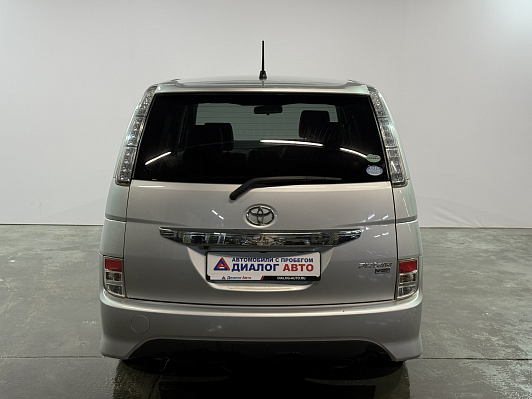 Toyota ISis, 2012 года, пробег 221686 км