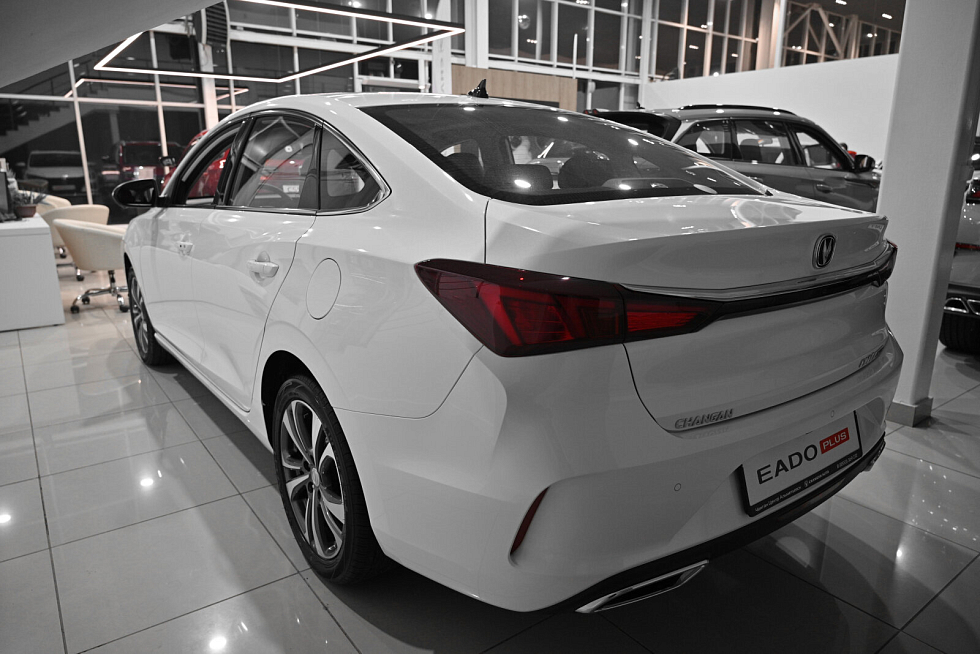 Changan Eado Plus Техно, серебряный