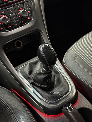 Opel Astra, 2011 года, пробег 229138 км