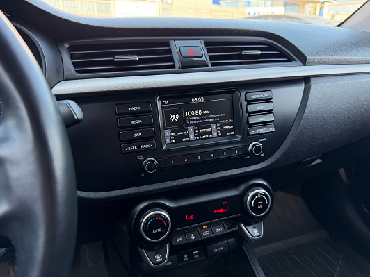 Kia Rio Luxe, 2019 года, пробег 51610 км