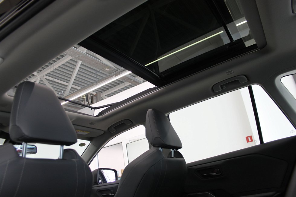 Toyota RAV4 Luxury, черный