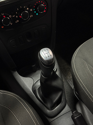 Renault Logan Stepway Life, 2021 года, пробег 98000 км