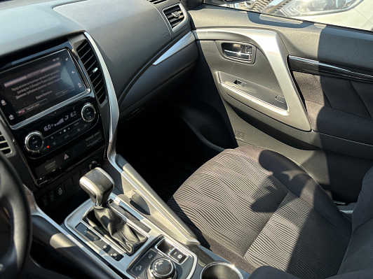 Mitsubishi Pajero Sport Instyle, 2019 года, пробег 72000 км