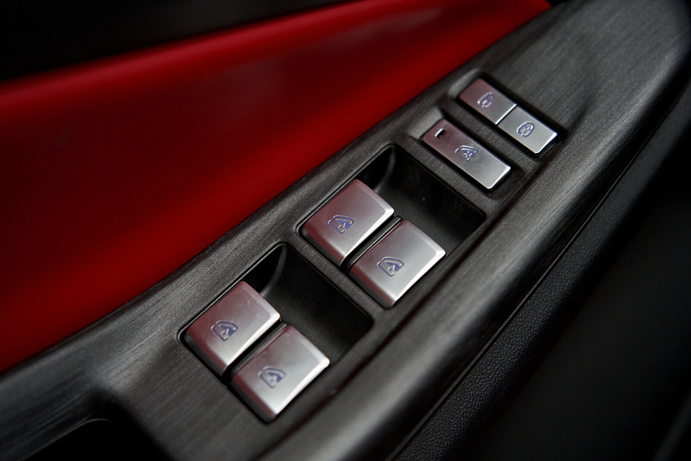Changan UNI-S Luxe, красный