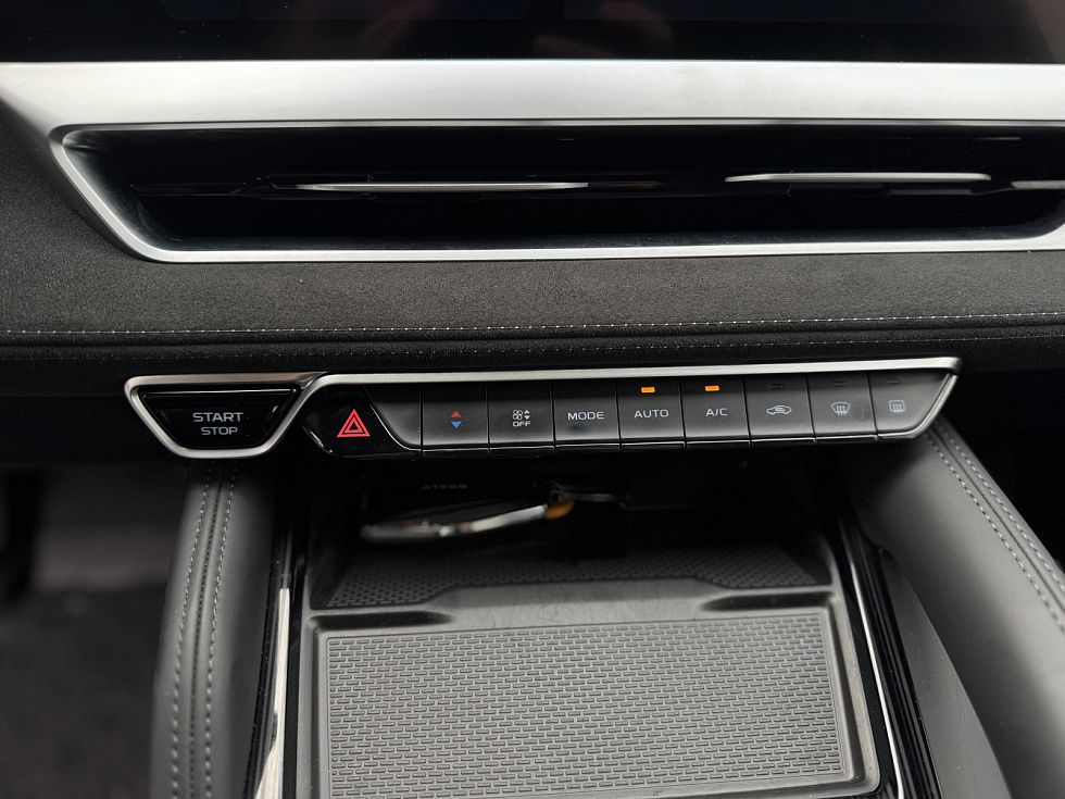 Geely Monjaro Flagship, белый