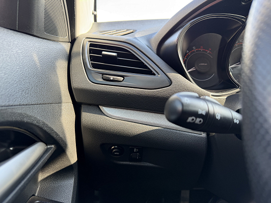 Lada (ВАЗ) Vesta Comfort Multimedia (2018-2019), 2017 года, пробег 64000 км