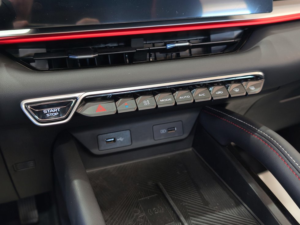 Geely Coolray Спорт, белый