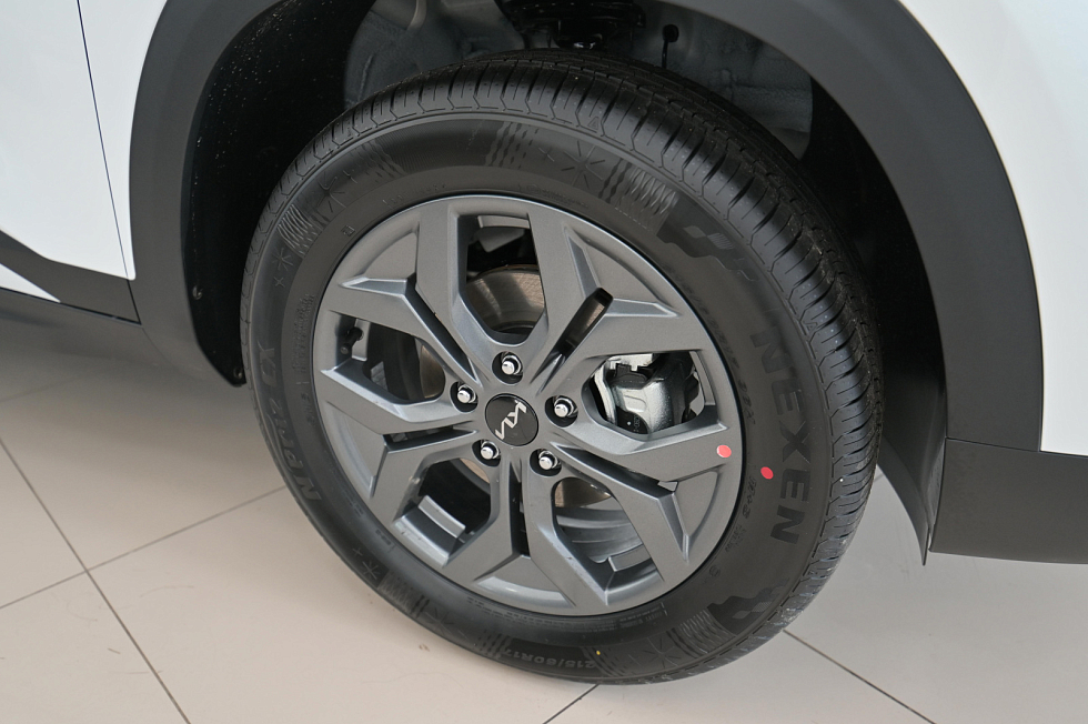 Kia Seltos Deluxe Edition, белый