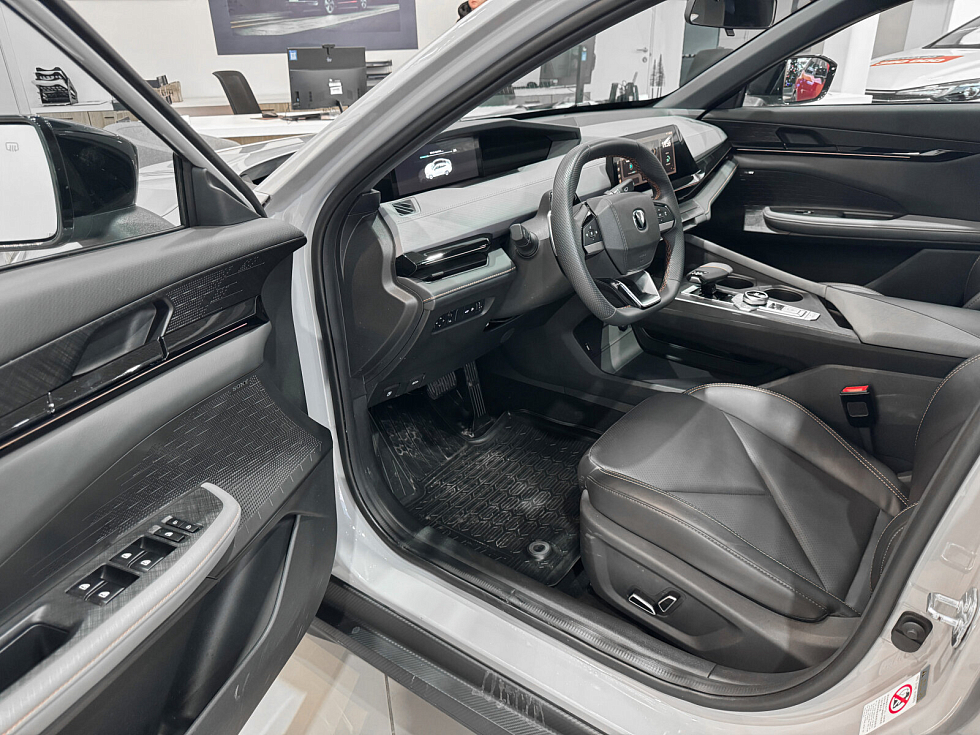 Changan UNI-V Стандарт, серебряный