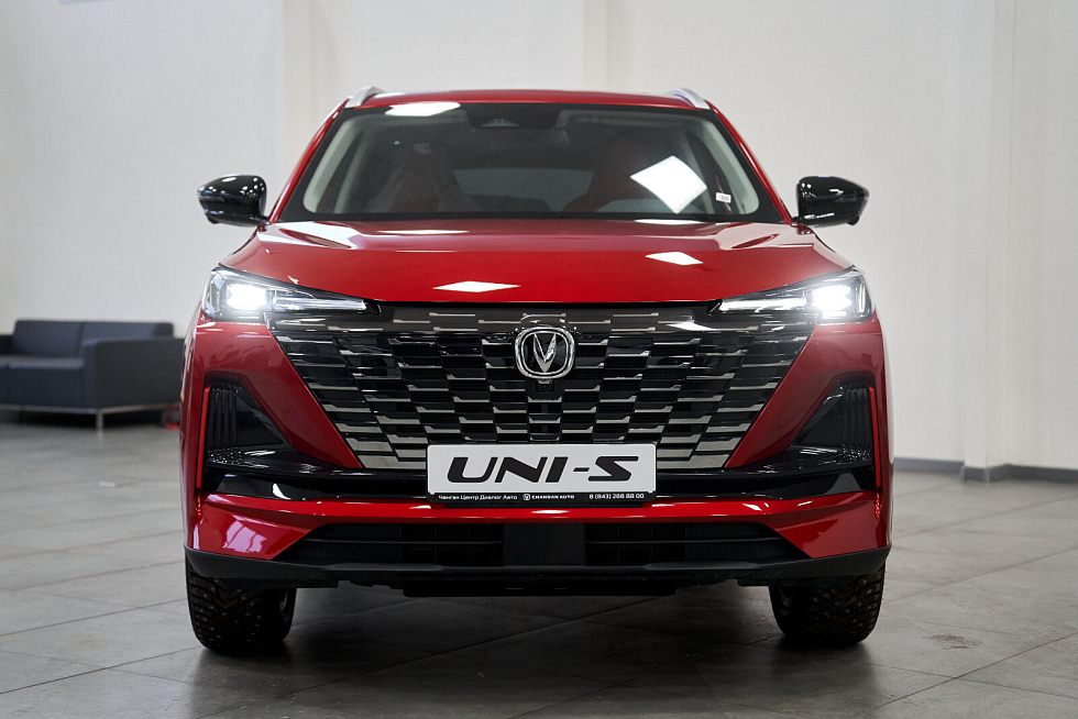 Changan UNI-S Luxe, красный