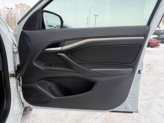 Lada (ВАЗ) Vesta Luxe Multimedia (2017-2019), 2019 года, пробег 92437 км