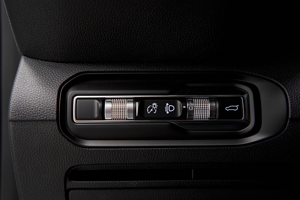 Geely Okavango Flagship, белый