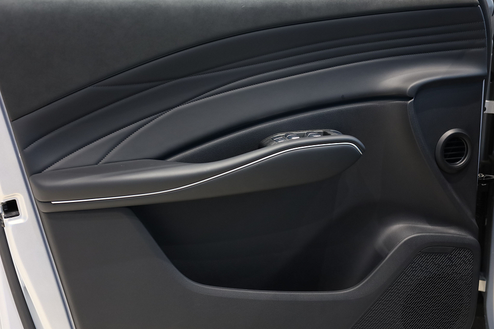 Omoda C7 Active, серебряный