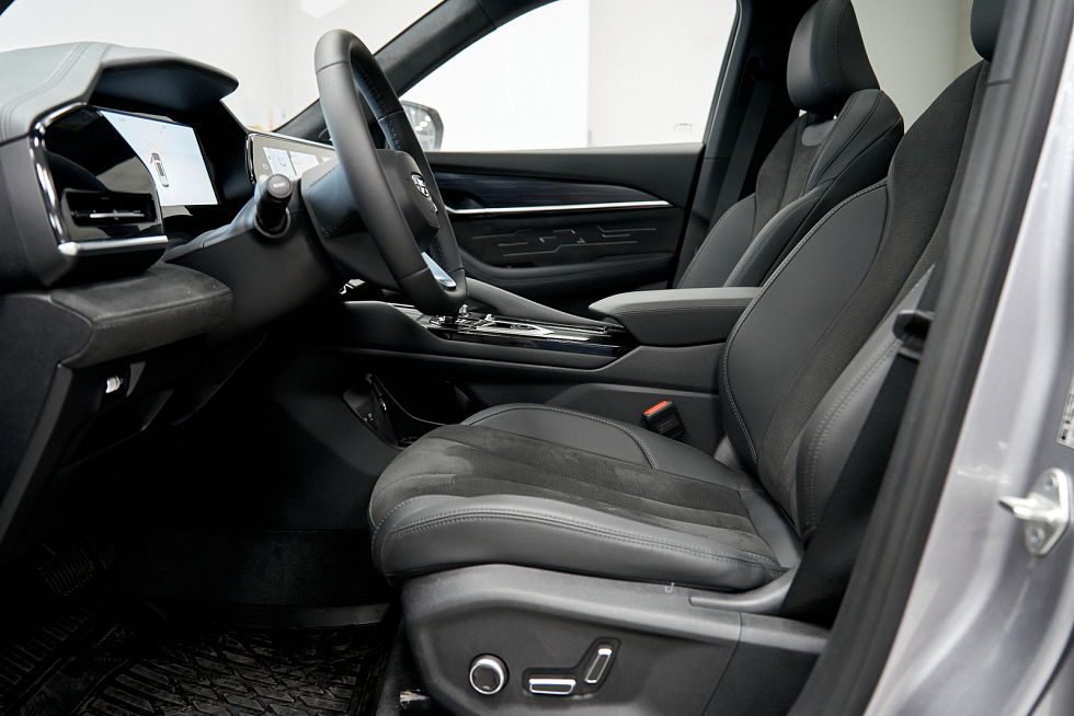 Geely Monjaro Flagship (2023-2025), серый