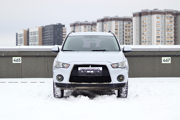 Mitsubishi Outlander Inform, 2011 года, пробег 236000 км