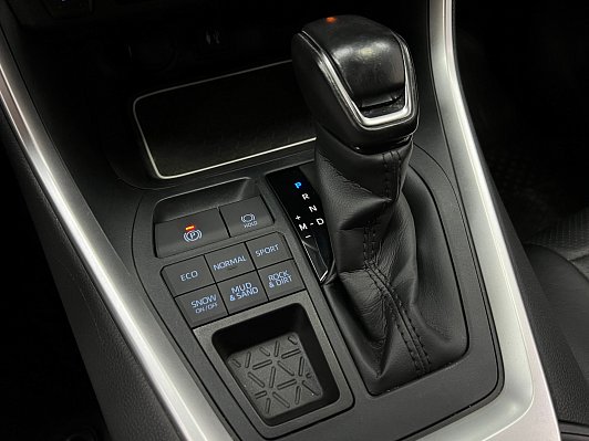 Toyota RAV4 Комфорт, 2020 года, пробег 29227 км