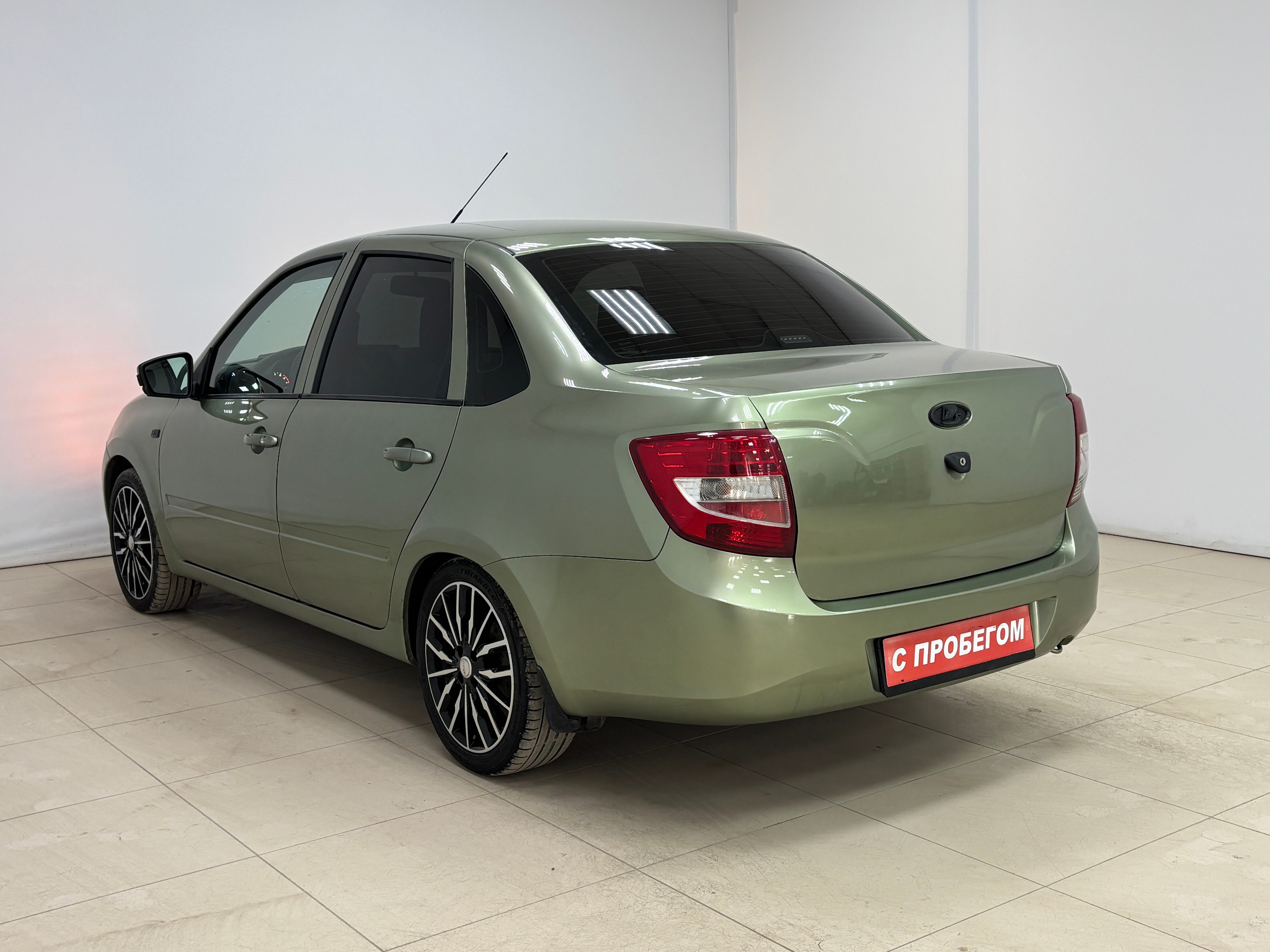 Lada (ВАЗ) Granta, 2013 года, пробег 208652 км